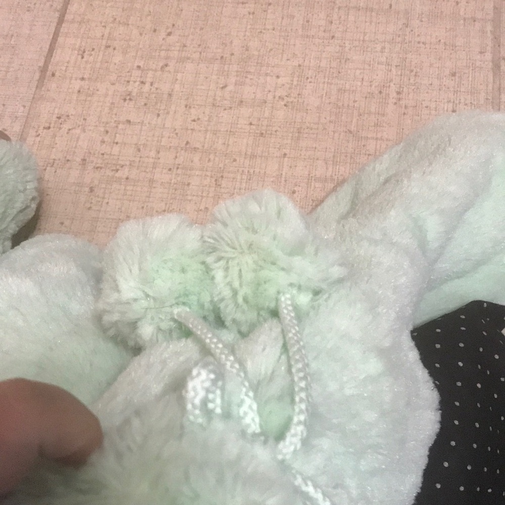 New Mint slippers with snowballs size 5/6 small size - Picture 4 of 8